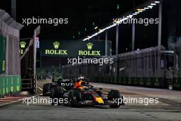 Max Verstappen (NLD) Red Bull Racing RB18. 02.10.2022. Formula 1 World Championship, Rd 17, Singapore Grand Prix, Marina Bay Street Circuit, Singapore, Race Day.