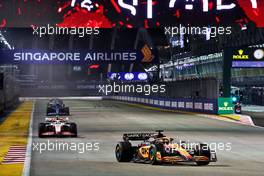 Daniel Ricciardo (AUS) McLaren MCL36. 02.10.2022. Formula 1 World Championship, Rd 17, Singapore Grand Prix, Marina Bay Street Circuit, Singapore, Race Day.