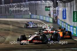 Kevin Magnussen (DEN) Haas VF-22. 02.10.2022. Formula 1 World Championship, Rd 17, Singapore Grand Prix, Marina Bay Street Circuit, Singapore, Race Day.