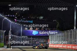 Sergio Perez (MEX) Red Bull Racing RB18. 02.10.2022. Formula 1 World Championship, Rd 17, Singapore Grand Prix, Marina Bay Street Circuit, Singapore, Race Day.