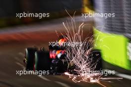 Max Verstappen (NLD) Red Bull Racing RB18 sends sparks flying. 01.10.2022. Formula 1 World Championship, Rd 17, Singapore Grand Prix, Marina Bay Street Circuit, Singapore, Qualifying Day.