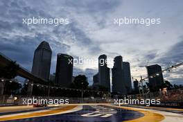 Max Verstappen (NLD) Red Bull Racing RB18. 01.10.2022. Formula 1 World Championship, Rd 17, Singapore Grand Prix, Marina Bay Street Circuit, Singapore, Qualifying Day.