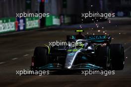 Lewis Hamilton (GBR) Mercedes AMG F1 W13 sends sparks flying. 01.10.2022. Formula 1 World Championship, Rd 17, Singapore Grand Prix, Marina Bay Street Circuit, Singapore, Qualifying Day.