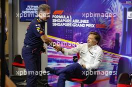 (L to R): Christian Horner (GBR) Red Bull Racing Team Principal and Jost Capito (GER) Williams Racing Chief Executive Officer in the FIA Press Conference. 01.10.2022. Formula 1 World Championship, Rd 17, Singapore Grand Prix, Marina Bay Street Circuit, Singapore, Qualifying Day.