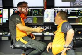 (L to R): Andreas Seidl, McLaren Managing Director with Zak Brown (USA) McLaren Executive Director. 01.10.2022. Formula 1 World Championship, Rd 17, Singapore Grand Prix, Marina Bay Street Circuit, Singapore, Qualifying Day.