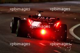 Kevin Magnussen (DEN) Haas VF-22 sends sparks flying. 01.10.2022. Formula 1 World Championship, Rd 17, Singapore Grand Prix, Marina Bay Street Circuit, Singapore, Qualifying Day.