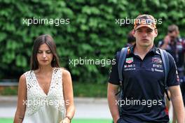 (L to R): Kelly Piquet (BRA) with her boyfriend Max Verstappen (NLD) Red Bull Racing. 01.10.2022. Formula 1 World Championship, Rd 17, Singapore Grand Prix, Marina Bay Street Circuit, Singapore, Qualifying Day.