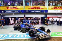 Nicholas Latifi (CDN) Williams Racing FW44 leaves the pits. 01.10.2022. Formula 1 World Championship, Rd 17, Singapore Grand Prix, Marina Bay Street Circuit, Singapore, Qualifying Day.