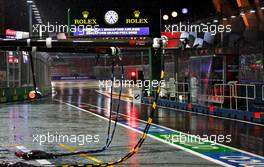 Circuit atmosphere - heavy rain delays the start of the race. 02.10.2022. Formula 1 World Championship, Rd 17, Singapore Grand Prix, Marina Bay Street Circuit, Singapore, Race Day.