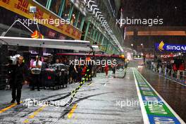 Circuit atmosphere - heavy rain delays the start of the race. 02.10.2022. Formula 1 World Championship, Rd 17, Singapore Grand Prix, Marina Bay Street Circuit, Singapore, Race Day.