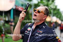 Alan Carr (GBR) Comedian. 29.09.2022. Formula 1 World Championship, Rd 17, Singapore Grand Prix, Marina Bay Street Circuit, Singapore, Preparation Day.