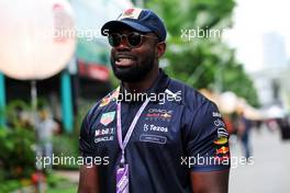 Micah Richards (GBR) Former Professional Football Player. 29.09.2022. Formula 1 World Championship, Rd 17, Singapore Grand Prix, Marina Bay Street Circuit, Singapore, Preparation Day.
