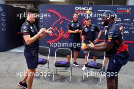(L to R): Jo Canales, Red Bull Racing Personal Trainer with Micah Richards (GBR) Former Professional Football Player. 29.09.2022. Formula 1 World Championship, Rd 17, Singapore Grand Prix, Marina Bay Street Circuit, Singapore, Preparation Day.