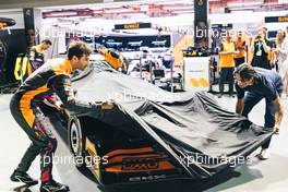 Daniel Ricciardo (AUS) McLaren with Haider Rafique, Chief Marketing Officer, OKX - McLaren MCL36 livery reveal. 29.09.2022. Formula 1 World Championship, Rd 17, Singapore Grand Prix, Marina Bay Street Circuit, Singapore, Preparation Day.