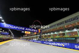 Circuit atmosphere - start / finish straight. 29.09.2022. Formula 1 World Championship, Rd 17, Singapore Grand Prix, Marina Bay Street Circuit, Singapore, Preparation Day.