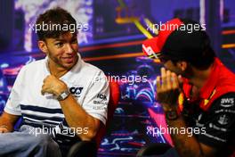 (L to R): Pierre Gasly (FRA) AlphaTauri and Carlos Sainz Jr (ESP) Ferrari in the FIA Press Conference. 29.09.2022. Formula 1 World Championship, Rd 17, Singapore Grand Prix, Marina Bay Street Circuit, Singapore, Preparation Day.