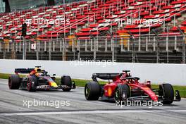 Carlos Sainz Jr (ESP) Ferrari F1-75 and Sergio Perez (MEX) Red Bull Racing RB18. 25.02.2022. Formula One Testing, Day Three, Barcelona, Spain. Friday.