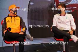 (L to R): Lando Norris (GBR) McLaren and George Russell (GBR) Mercedes AMG F1 in the FIA Press Conference. 25.02.2022. Formula One Testing, Day Three, Barcelona, Spain. Friday.
