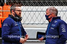 (L to R): George Henson (GBR) Williams Racing Design Engineer with Dave Redding (GBR) Williams Racing Team Manager. 25.02.2022. Formula One Testing, Day Three, Barcelona, Spain. Friday.