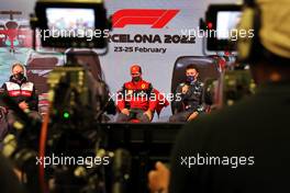 (L to R): Valtteri Bottas (FIN) Mercedes AMG F1; Carlos Sainz Jr (ESP) Ferrari; and Alexander Albon (THA) Williams Racing, in the FIA Press Conference. 25.02.2022. Formula One Testing, Day Three, Barcelona, Spain. Friday.