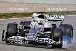 Pierre Gasly (FRA) AlphaTauri AT03 locks up under braking and crashes into the tyre barrier. 25.02.2022. Formula One Testing, Day Three, Barcelona, Spain. Friday.