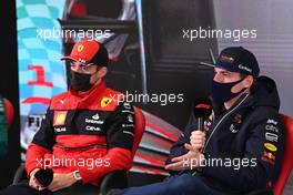 (L to R): Charles Leclerc (MON) Ferrari and Max Verstappen (NLD) Red Bull Racing in the FIA Press Conference. 24.02.2022. Formula One Testing, Day Two, Barcelona, Spain. Thursday.