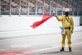 Marshal waves a red flag. 24.02.2022. Formula One Testing, Day Two, Barcelona, Spain. Thursday.