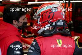 (L to R): Carlos Sainz Jr (ESP) Ferrari with Charles Leclerc (MON) Ferrari. 23.02.2022. Formula One Testing, Day One, Barcelona, Spain. Wednesday.