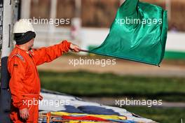 Circuit atmosphere - marshal waves green flag. 23.02.2022. Formula One Testing, Day One, Barcelona, Spain. Wednesday.