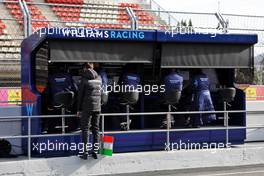 George Russell (GBR) Mercedes AMG F1 on the Williams Racing pit gantry. 23.02.2022. Formula One Testing, Day One, Barcelona, Spain. Wednesday.