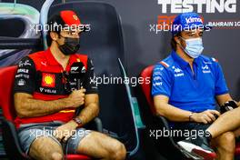 (L to R): Carlos Sainz Jr (ESP) Ferrari with Fernando Alonso (ESP) Alpine F1 Team in the FIA Press Conference. 11.03.2022. Formula 1 Testing, Sakhir, Bahrain, Day Two.