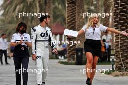 (L to R): Fabiana Valenti (ITA) AlphaTauri Head Of Communications; Pierre Gasly (FRA) AlphaTauri; and Becky Barlex (GBR) Formula One Events Entertainment Producer. 11.03.2022. Formula 1 Testing, Sakhir, Bahrain, Day Two.