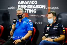(L to R): Otmar Szafnauer (USA) Alpine F1 Team, Team Principal and Christian Horner (GBR) Red Bull Racing Team Principal in the FIA Press Conference. 11.03.2022. Formula 1 Testing, Sakhir, Bahrain, Day Two.