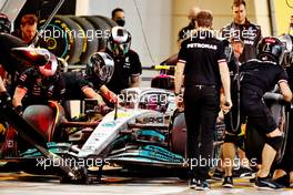 Lewis Hamilton (GBR) Mercedes AMG F1 W13 practices a pit stop. 11.03.2022. Formula 1 Testing, Sakhir, Bahrain, Day Two.