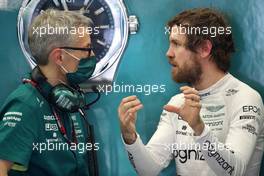 Sebastian Vettel (GER) Aston Martin F1 Team with Mike Krack (LUX) Aston Martin F1 Team, Team Principal. 11.03.2022. Formula 1 Testing, Sakhir, Bahrain, Day Two.