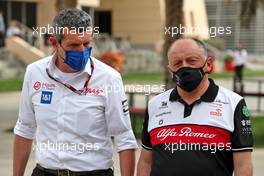 (L to R): Guenther Steiner (ITA) Haas F1 Team Prinicipal with Frederic Vasseur (FRA) Alfa Romeo F1 Team Team Principal. 11.03.2022. Formula 1 Testing, Sakhir, Bahrain, Day Two.