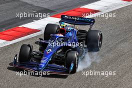Nicholas Latifi (CDN) Williams Racing FW44 locks up under braking. 12.03.2022. Formula 1 Testing, Sakhir, Bahrain, Day Three.
