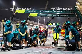 Aston Martin F1 Team mechanics await a pit stop practice. 12.03.2022. Formula 1 Testing, Sakhir, Bahrain, Day Three.