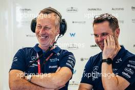 (L to R): David Worner (GBR) Williams Racing Design Director with Doug Nevill (GBR) Williams Racing Head of Mechanical Design. 12.03.2022. Formula 1 Testing, Sakhir, Bahrain, Day Three.