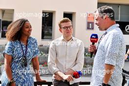 (L to R): Naomi Schiff (RWA) / (BEL) Racing Driver with Matt Baker (GBR) Sky Sports Presenter and Ted Kravitz (GBR) Sky Sports Pitlane Reporter. 12.03.2022. Formula 1 Testing, Sakhir, Bahrain, Day Three.