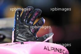 Fernando Alonso (ESP) Alpine F1 Team A522 - AlpineStars Racing glove. 12.03.2022. Formula 1 Testing, Sakhir, Bahrain, Day Three.