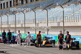 Drviers group photo. 10.03.2022. Formula 1 Testing, Sakhir, Bahrain, Day One.