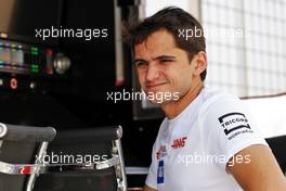 Pietro Fittipaldi (BRA) Haas F1 Team Reserve Driver on the pit gantry. 10.03.2022. Formula 1 Testing, Sakhir, Bahrain, Day One.
