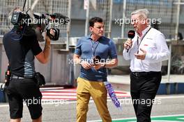 (L to R): Will Buxton (GBR) F1 Digital Presenter with Ross Brawn (GBR) Managing Director, Motor Sports. 10.03.2022. Formula 1 Testing, Sakhir, Bahrain, Day One.