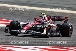 Guanyu Zhou (CHN) Alfa Romeo F1 Team C42. 10.03.2022. Formula 1 Testing, Sakhir, Bahrain, Day One.
