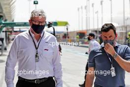 (L to R): Ross Brawn (GBR) Managing Director, Motor Sports with Will Buxton (GBR) F1 Digital Presenter. 10.03.2022. Formula 1 Testing, Sakhir, Bahrain, Day One.