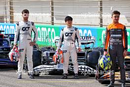 (L to R): Pierre Gasly (FRA) AlphaTauri with Yuki Tsunoda (JPN) AlphaTauri and Lando Norris (GBR) McLaren. 10.03.2022. Formula 1 Testing, Sakhir, Bahrain, Day One.