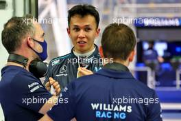 Alexander Albon (THA) Williams Racing with James Urwin (GBR) Williams Racing Race Engineer. 10.03.2022. Formula 1 Testing, Sakhir, Bahrain, Day One.