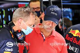 Adrian Newey (GBR) Red Bull Racing Chief Technical Officer with Paul Monaghan (GBR) Red Bull Racing Chief Engineer. 10.03.2022. Formula 1 Testing, Sakhir, Bahrain, Day One.