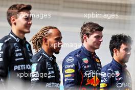 Max Verstappen (NLD) Red Bull Racing with George Russell (GBR) Mercedes AMG F1; Lewis Hamilton (GBR) Mercedes AMG F1; and Sergio Perez (MEX) Red Bull Racing. 10.03.2022. Formula 1 Testing, Sakhir, Bahrain, Day One.